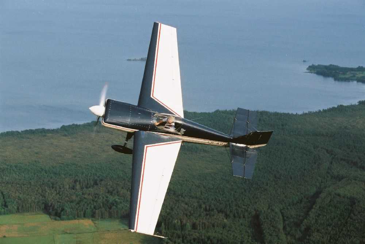 Ett fly i lufta. Extra Flugzeugbau EA-230 LN-ACN