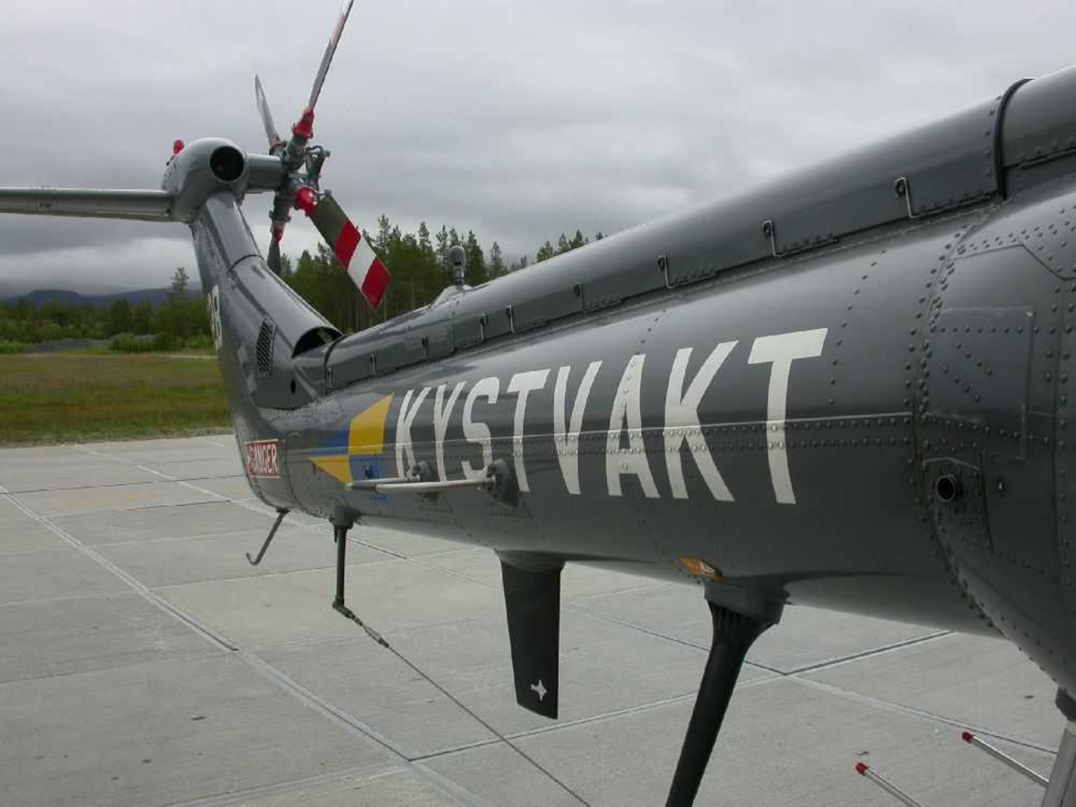 Ett helikopter på bakken, Lynx fra Kystvakta.