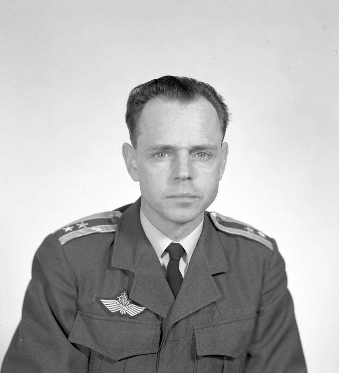 Portrett av Oberstløytnant Gunnar Berge, Operasjonsgruppesjef, Bodø flystasjon.