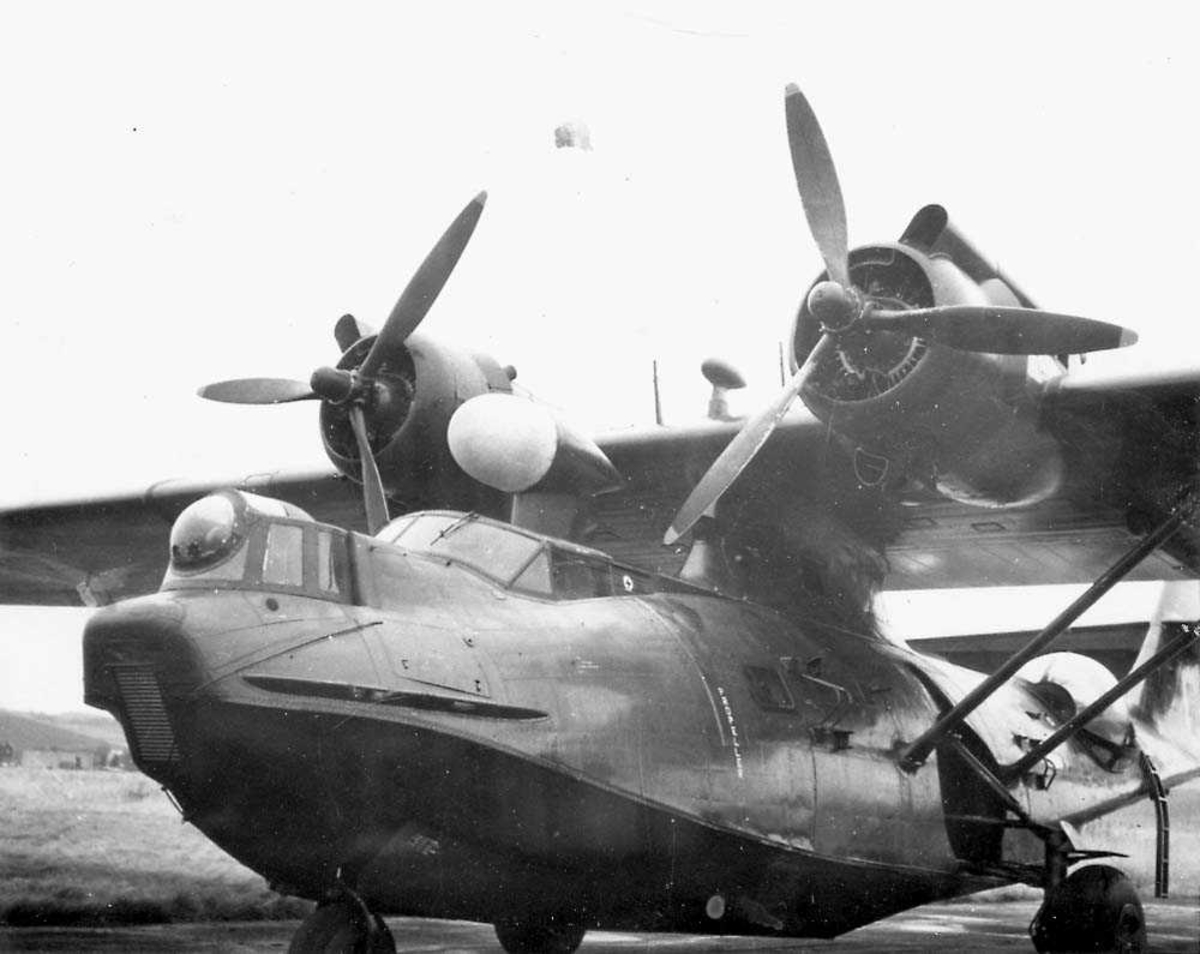 Ett fly på bakken, PBY-5A Catalina.