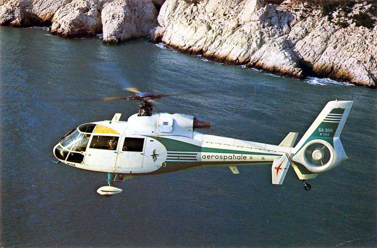 Luftfoto. Ett helikopter i luften. Aerospatiale SA 360 Dauphin.