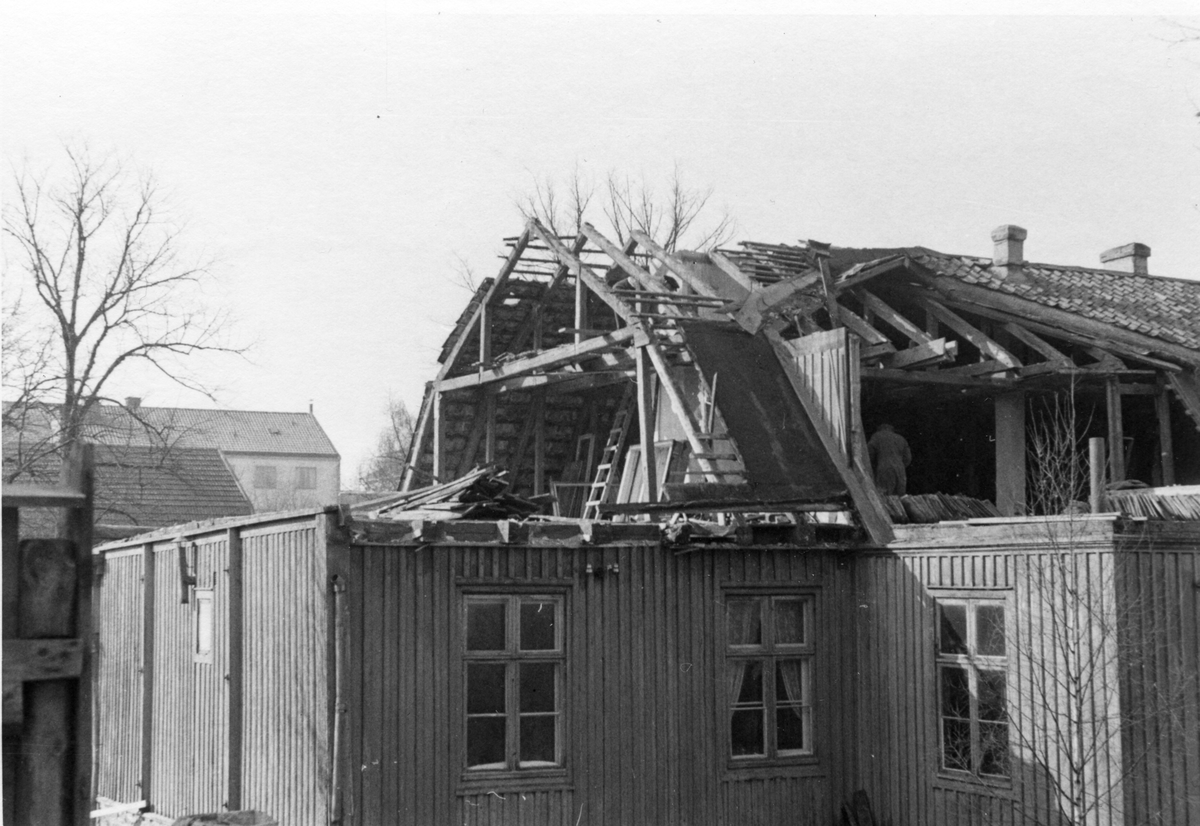 Rivning av Wrangelska huset vid alamedan april 1956.