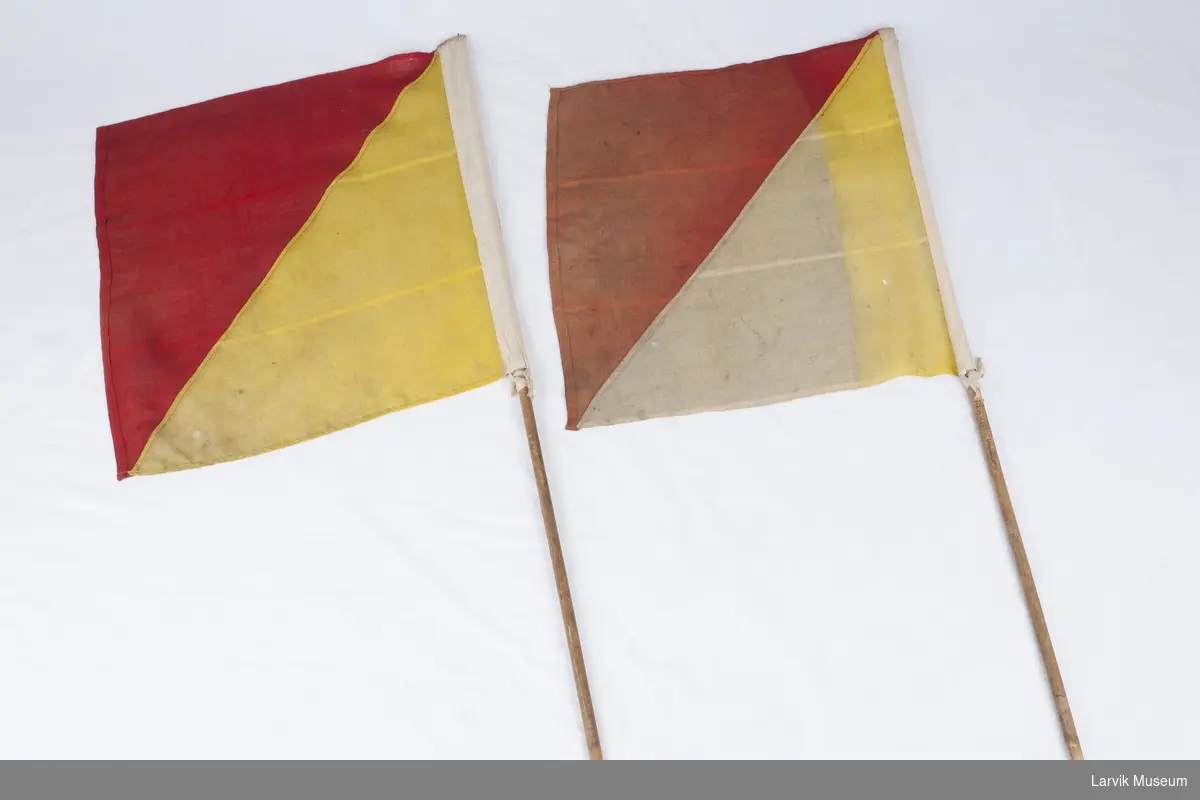 2 semaforflagg, vertikalt delt rød/gul