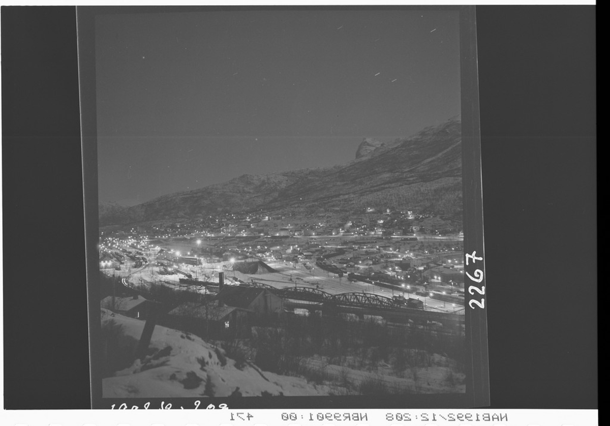 Narvik sett fra Framnes. LKAB's togbaner i forgrunnen. Vinter.