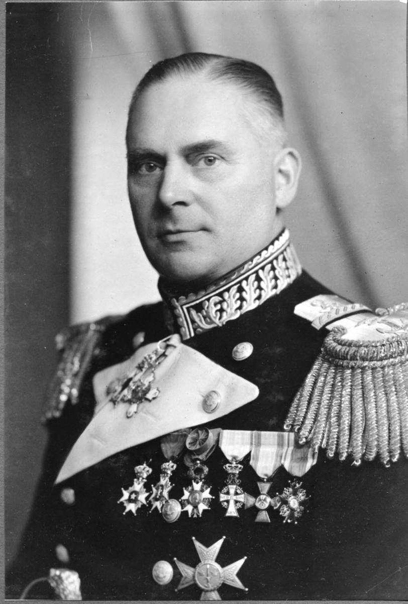 Porträtt av Amiral Bjuner chef för Karlskrona örlogsvarv 1938
Reproduktion.