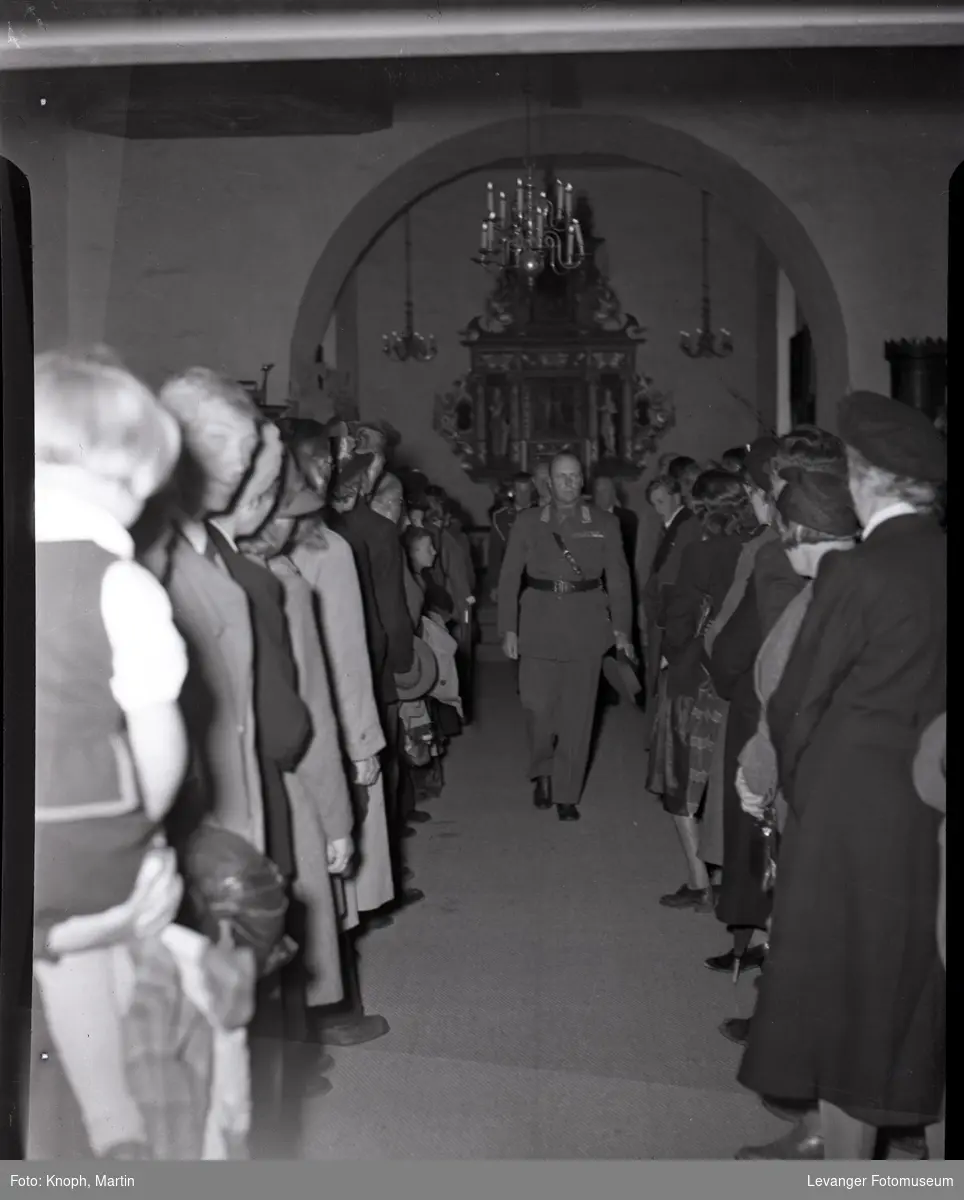 Kongelig besøk, kronprins Olav går ut av Mære kirke.