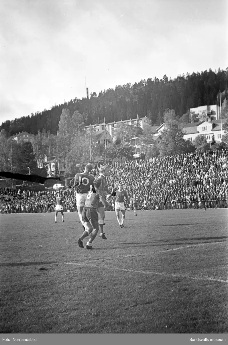 Fotboll, GIF Sundsvall-Holmsund 2-3.