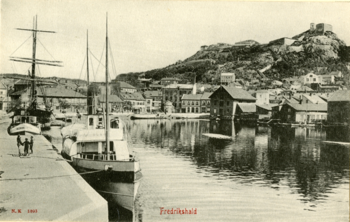 Postkort fra Halden havn. 
D/S Olava (Ex. Byelfven, Wittus, Sylfid, Löfsta, Oldevig, Särö)(b.1864, Göteborgs mek. Verkstad)