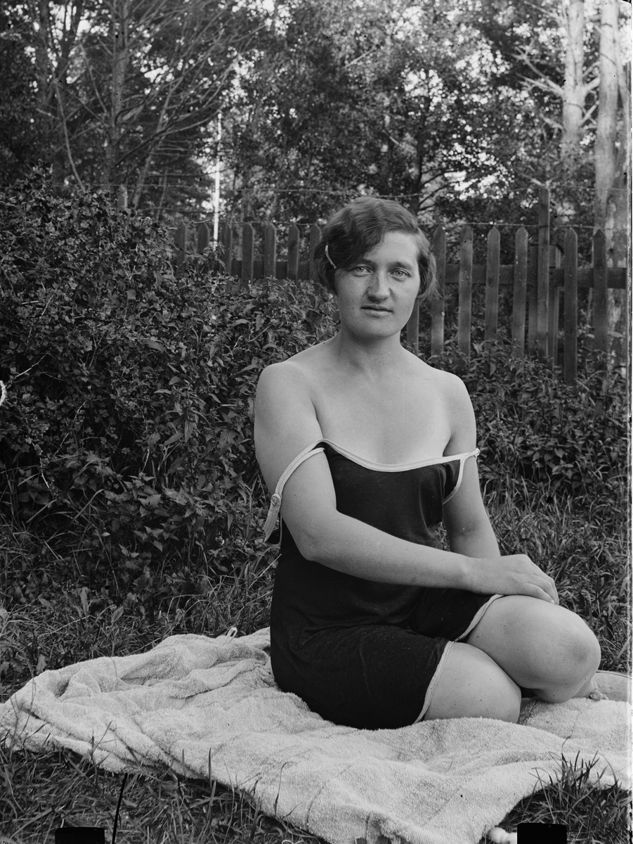 "Fru Bergman vid badplats", Uppland