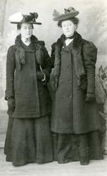 Ida og Klara Jørgine Petersdatter Krogvik