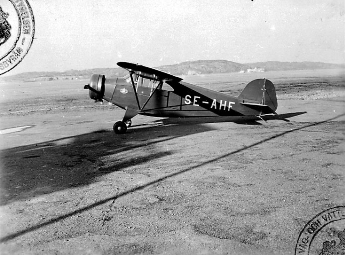 1 fly på bakken, G.V. 38 3005, SE-AHF, fra A.B. Gøtaverken.