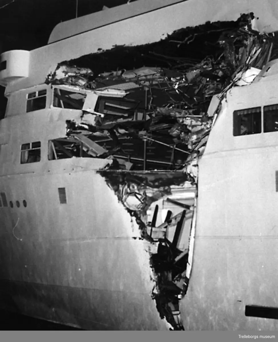 En krock på färjan m/s Trelleborg 1960-05-18 cirka 12,15. M/S Trelleborg kolliderade med norska tankmotorfartyget Beth av Oslo. Trelleborg hade upptäckt det norska fartyget på radarn i den täta dimman, signalerat och hunnit stanna när det norska fartyget rände in 3-4 meter in i cafeterian och matsalen. Trelleborg ankom Sassnitz obetydligt försenad och återvände till Trelleborg vid 16-tiden där man lossade järnvägsvagnarna, därefter fortsatte man till Helsingörsvarvet för reparation.