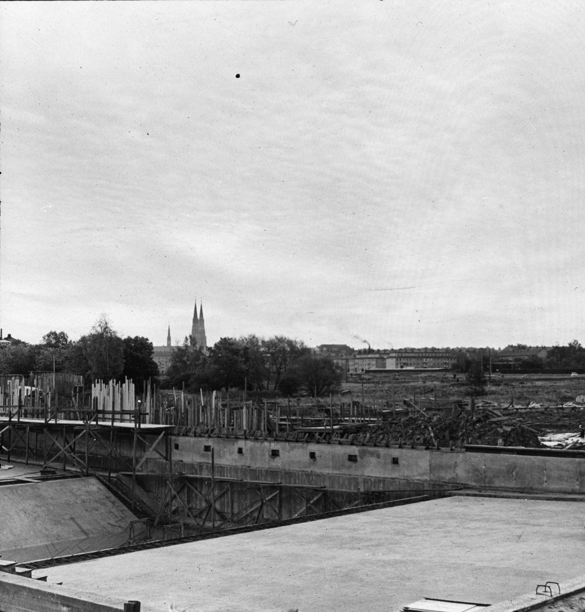 Det nya Fyrisbadet under uppförande, kvarteret Starkodder, Svartbäcken, Uppsala omkring 1958