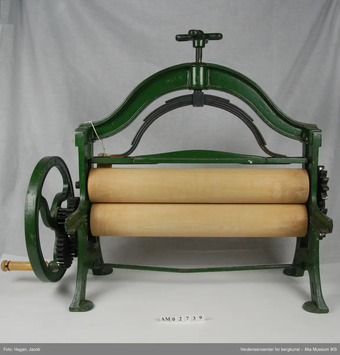 Form: Klassisk klesrulle med toppregult press med regulerbart press, manglende sidefjøler.