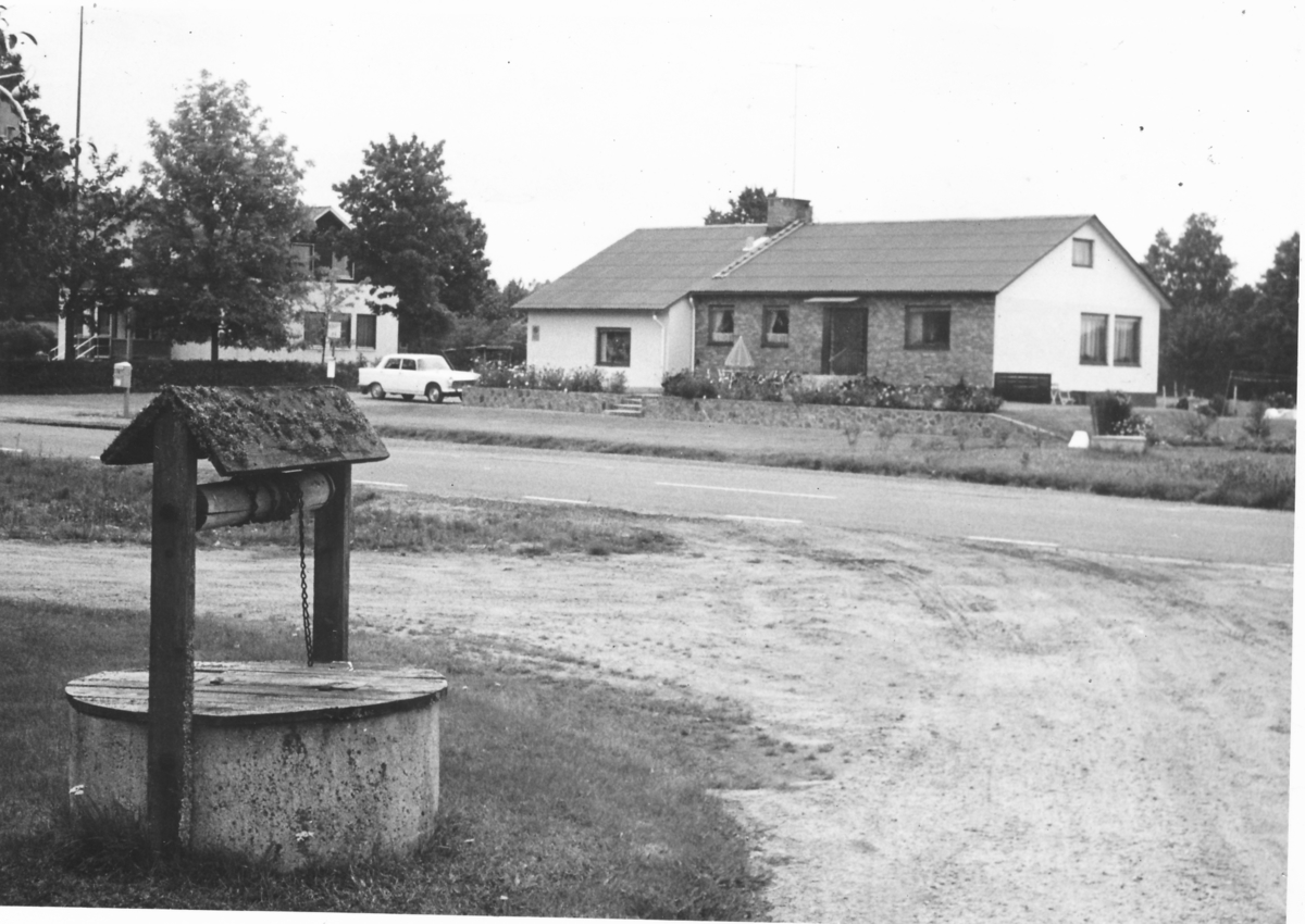 Poststationen i Annerstad 1968 som 12/10 fyllde 100 år. Innan augusti 1893 hette den Skeen.