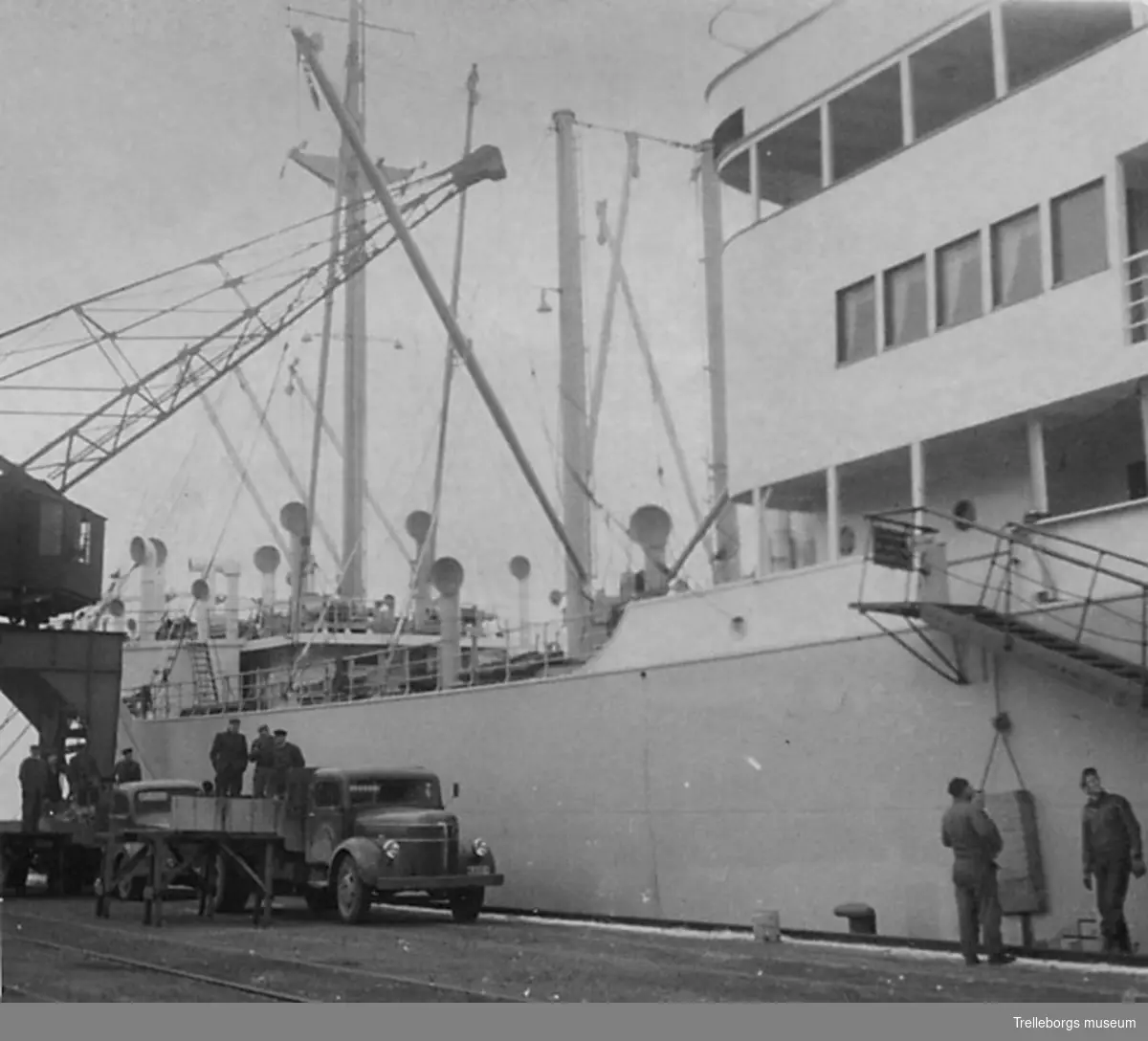 Panama lossar i Nyhamnen i Trelleborg. M/S Panama tillhörde Rederi Nordstjernan / Johnson Line