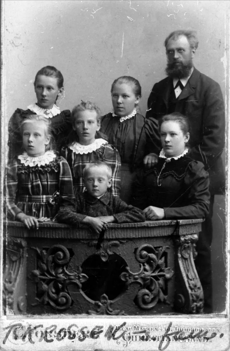 Familiegruppe Krossen, Øyslebø.
