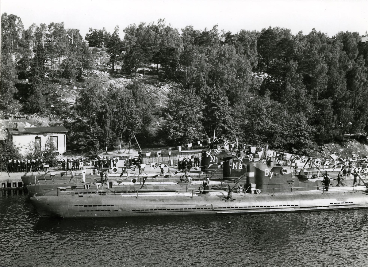 Ubåtarna Najad, Näcken och Dykaren vid kaj troligen vid Hårsfjärden 1949.