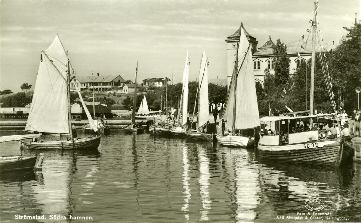 S&ouml;dra hamnen i Str&ouml;mstad.I f&ouml;rgr. Motorkuttern och passagerarfartyget ARGO--SD 92. Fartyget kallas i SE.jakt..