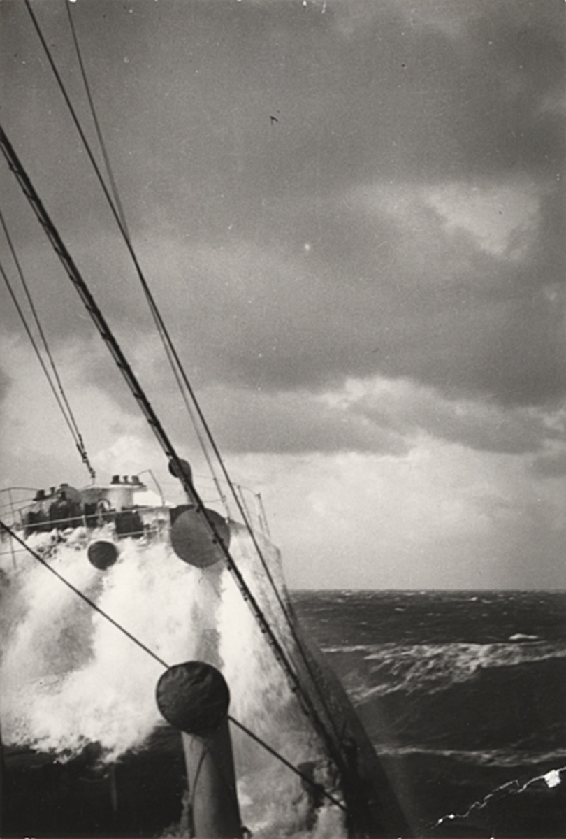 S/S CHRISTINA MATTHIESSEN i hårt väder på Nordsjön, sept. 1934.