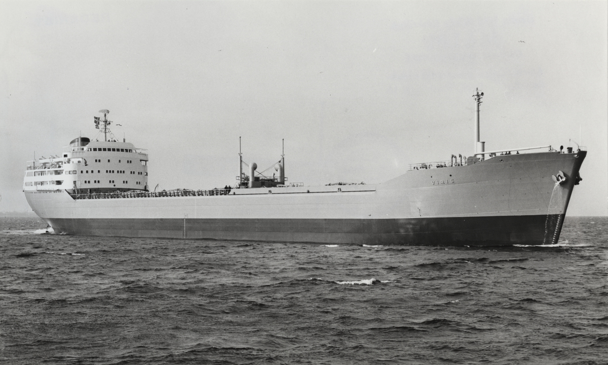 Malm- och tankmotorfartyget VIRIS av Stockholm.