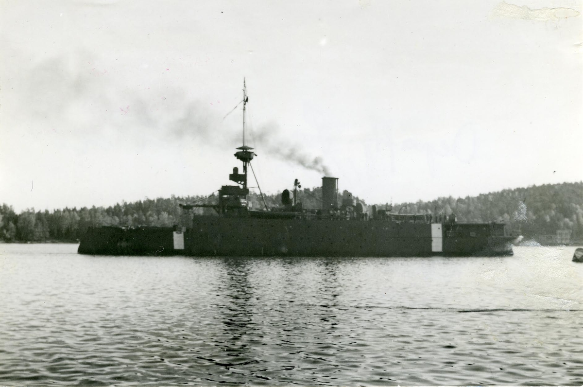 Depåfartyget Svea utgår ur Kustflottan den 7 okt. 1941.
