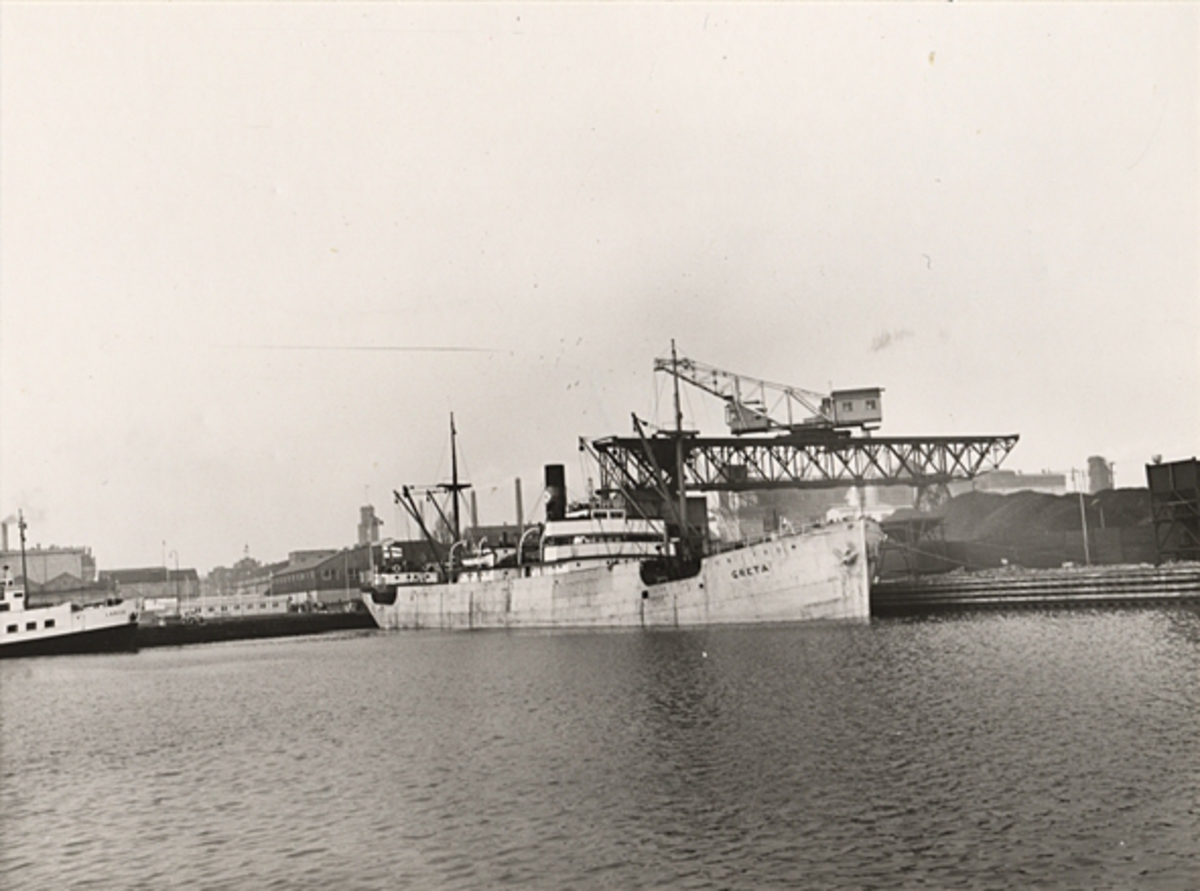 Lastångfartyget "GRETA". Foto från Köpenhamn 1953-54.