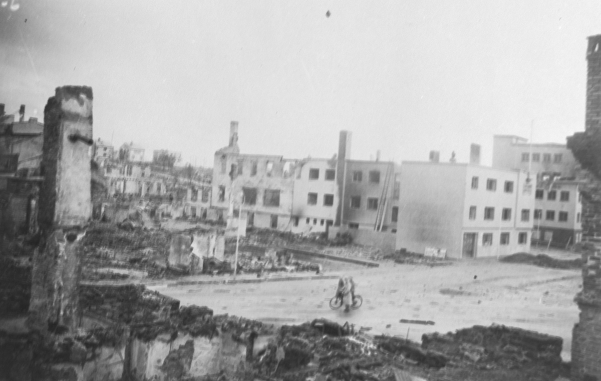 Bygningsruiner etter bombing 1940 (kopi)