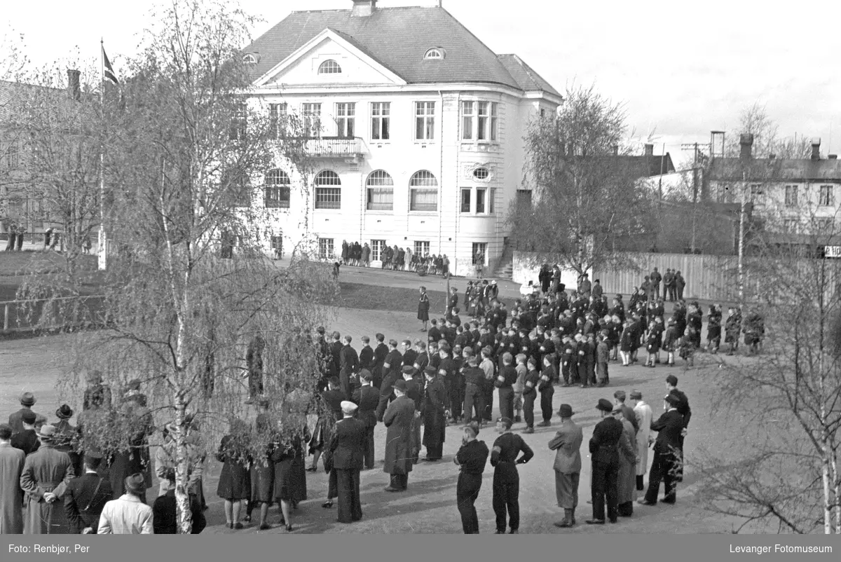 Nasjonal samling, hirden samlet på torget i Levanger.