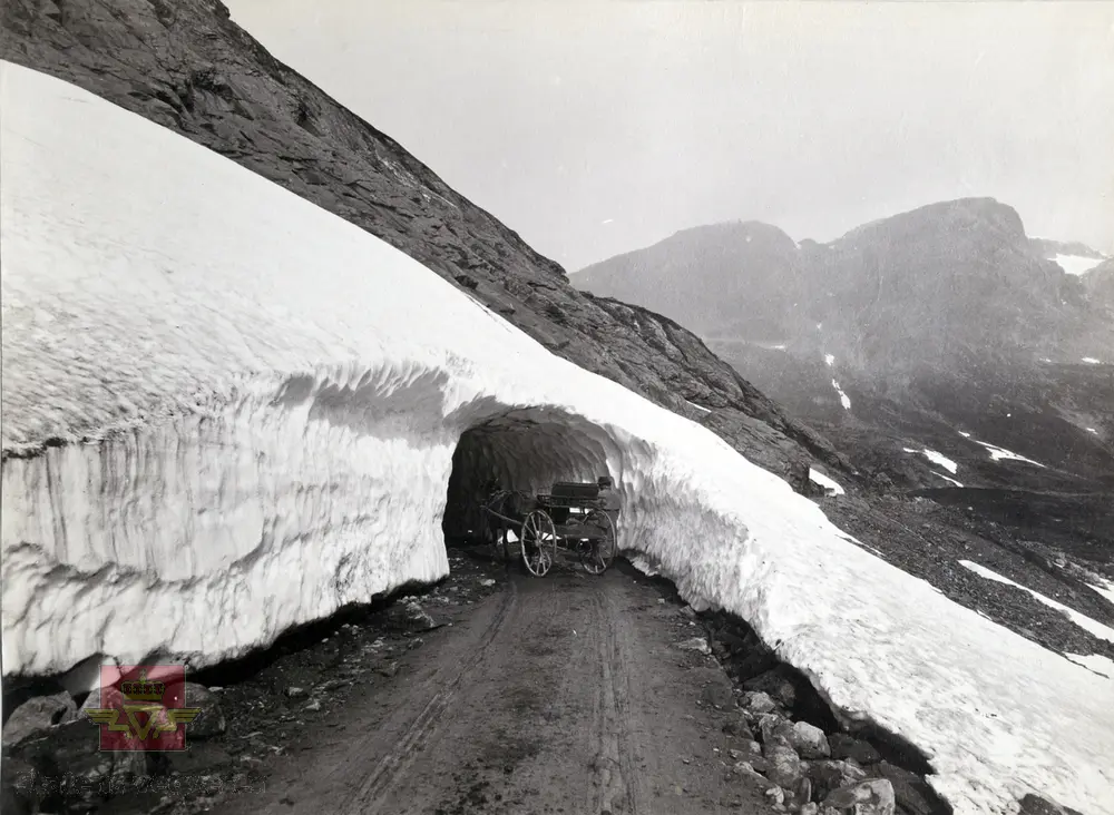 Snetunnel i Dyrskar på Haukelifjell på 1890-tallet