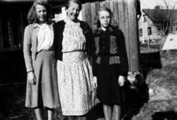 Fotografi av vertsfamilien til Magnus Stenbakk da han kom fr