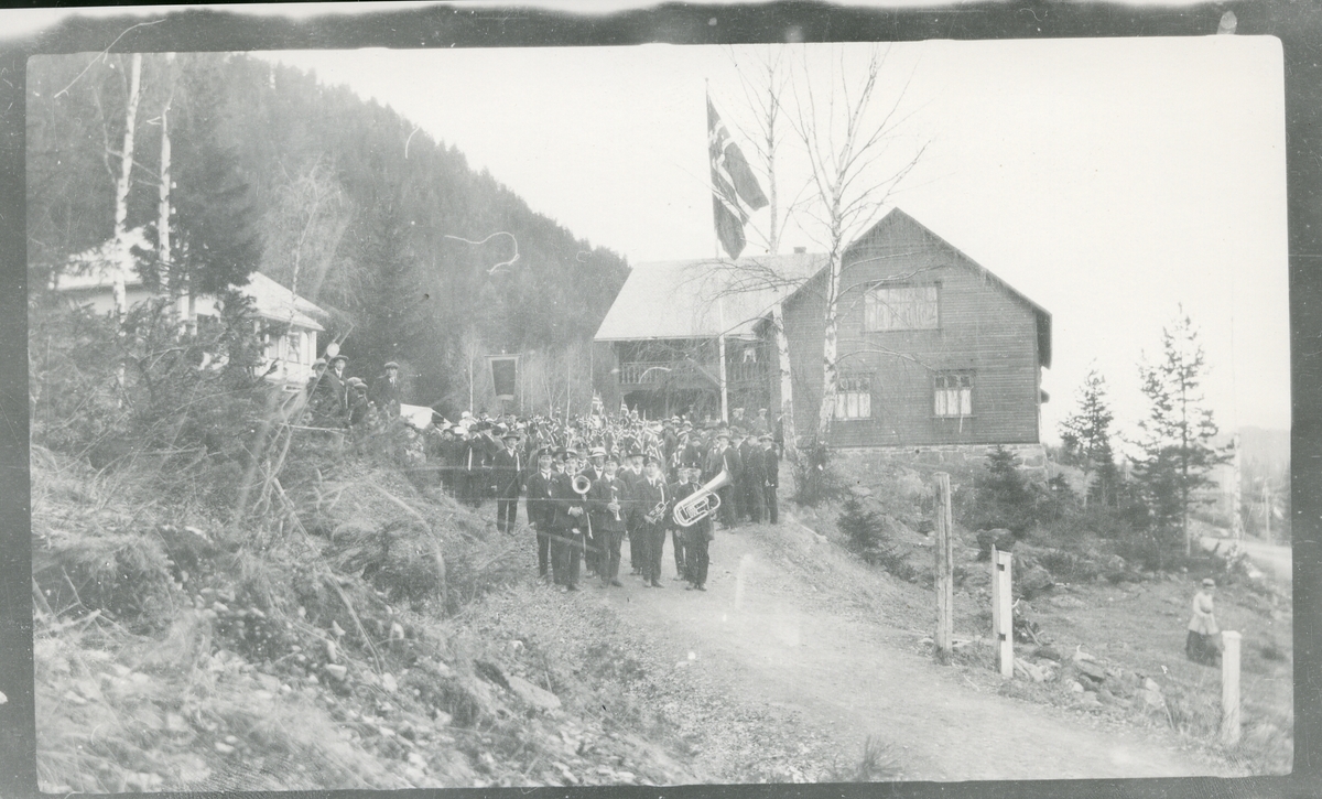 Demonstrasjonstog fra forsamlingshuset Folkvang på Fagernes, med korps, 20. juni 1915