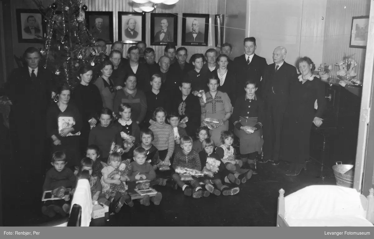 Finske flyktninger i Levanger julaften 1939, på Håndverkerforeningen.