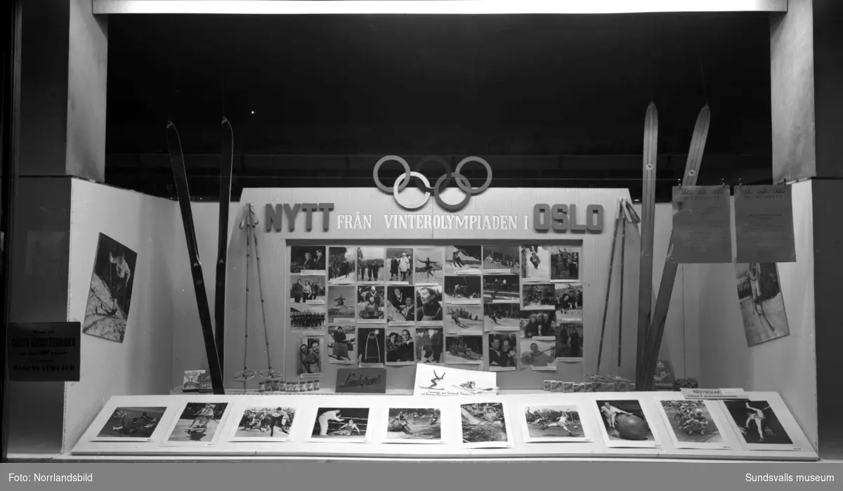 Lindgrens Järnhandel skyltar med bilder från vinterolympiaden i Oslo 1952.