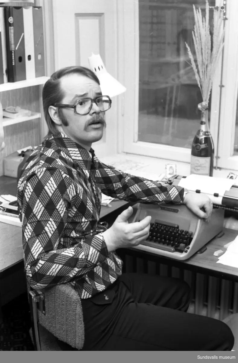 Bilder på personalen vid tidskriften Timrå Tidning - ett informationsblad som utkom 1972-1982.