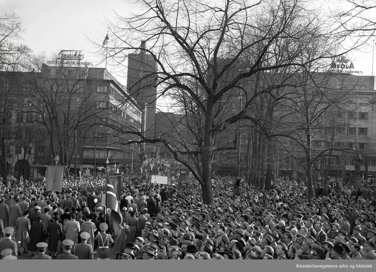 1. mai 1955.Demonstrasjonstoget...