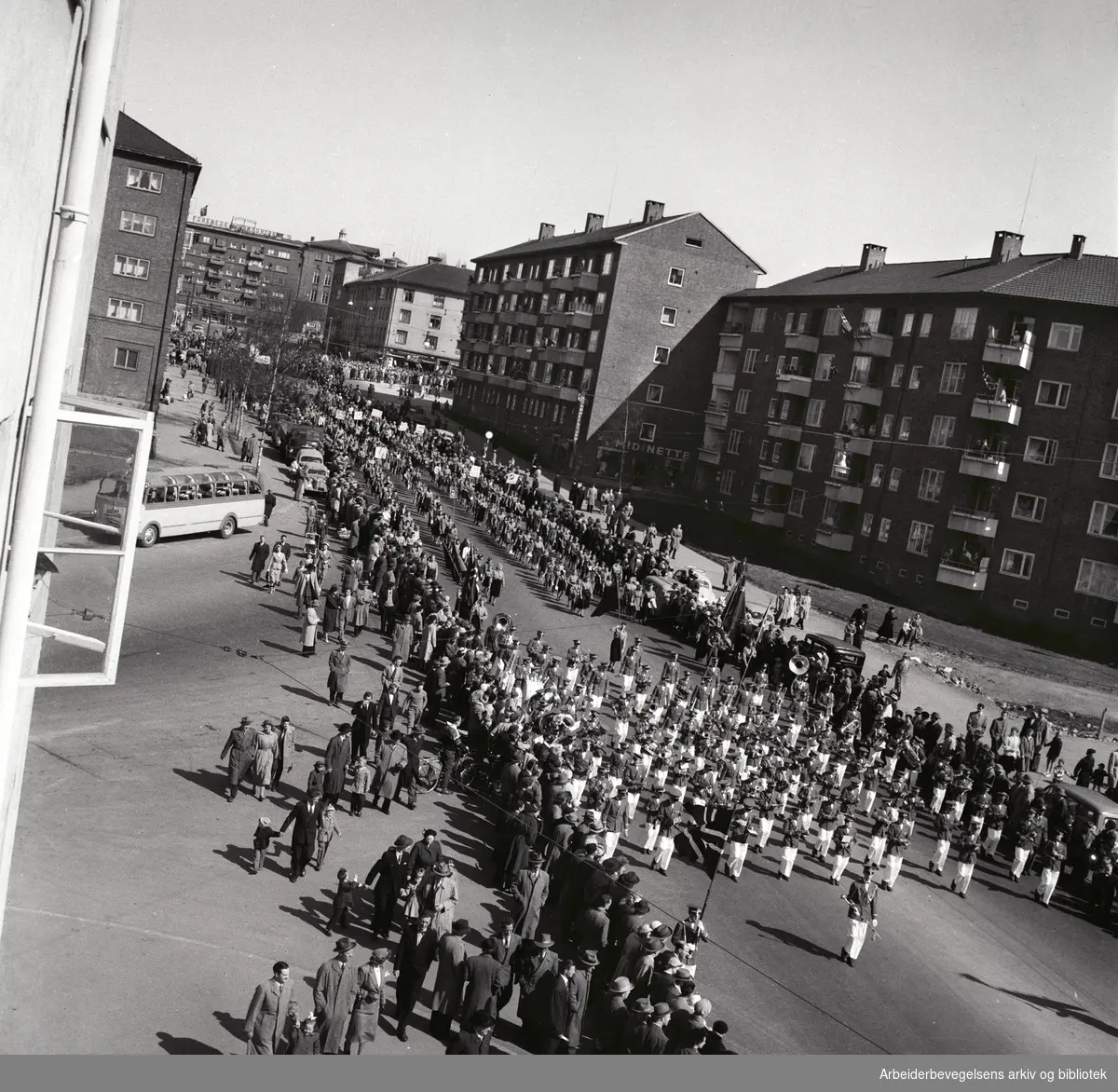1. mai 1956 i Oslo.Framfylkingen i tog fra i Finnmarksgata til stevne på Jordal Amfi..