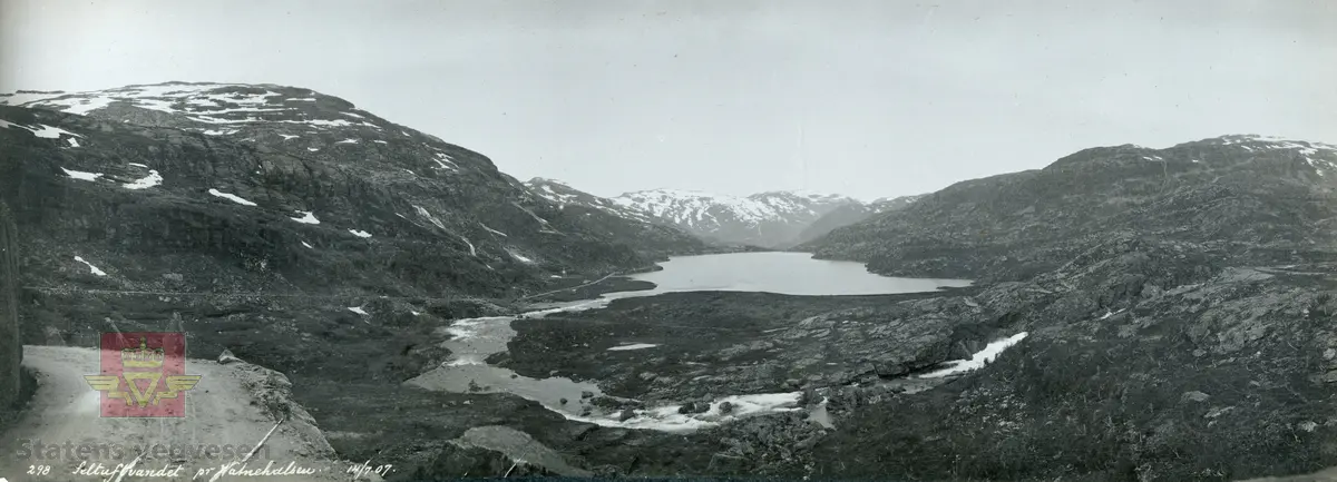 Album fra 1903-1908. Bildet viser Seltuftvandet  ved Vatnahalsen 14. 07. 1907.