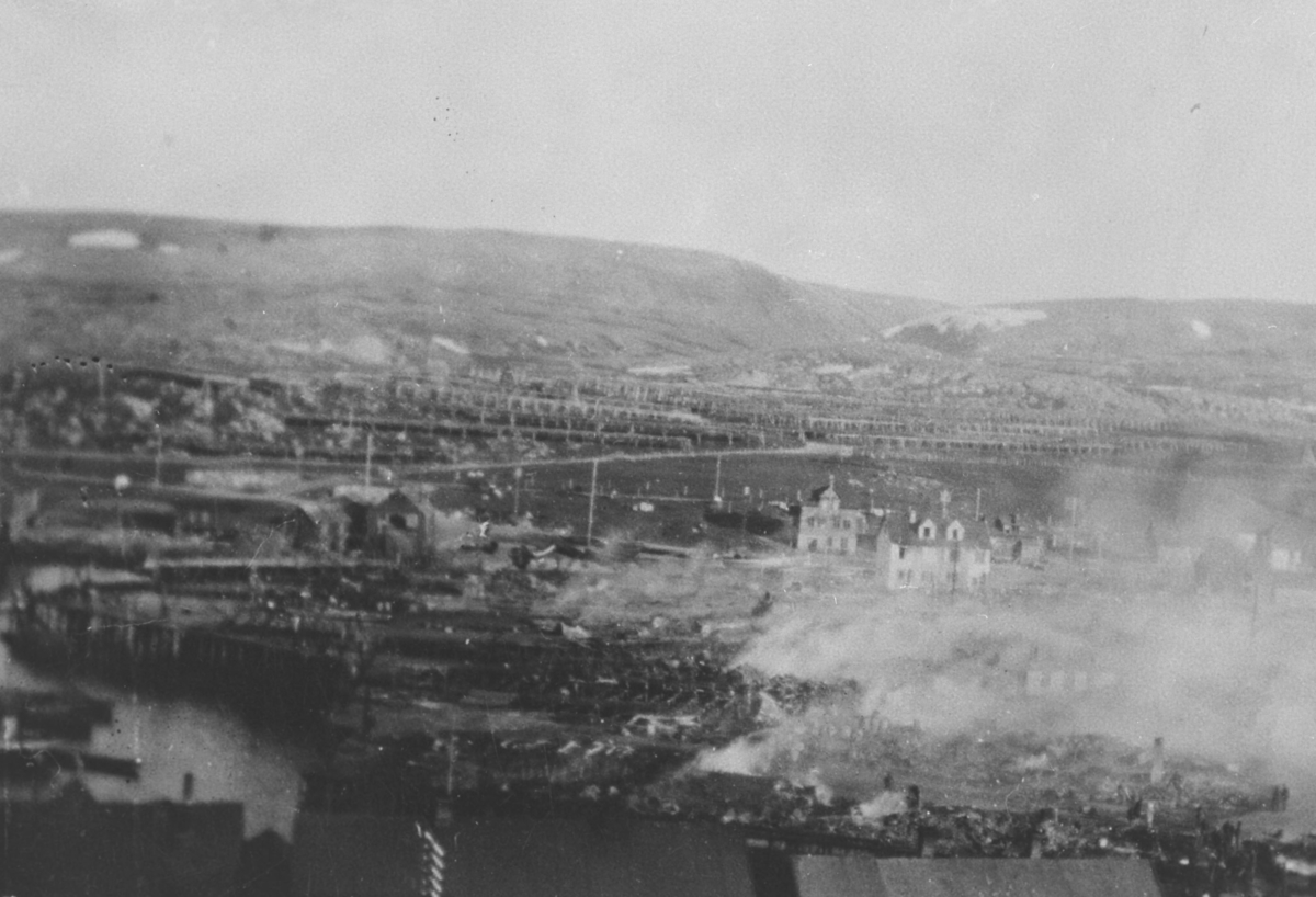 Berlevåg sentrum i brann under storbrannen i 1928.