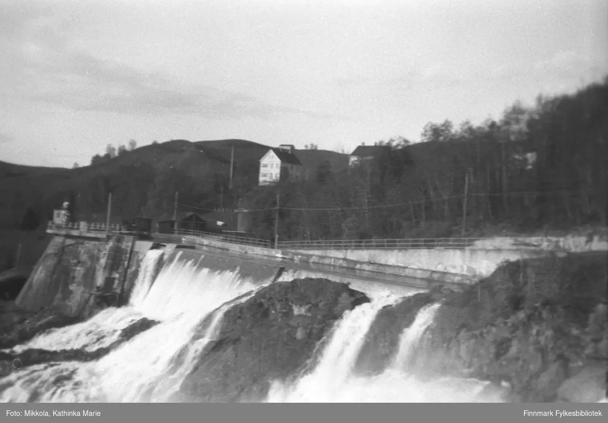 Leirfossen, Trondheim. 1. mai 1953. Et vannkraftverk i Nidelva i Trondheim kommune i Sør-Trøndelag. Fra Kathinka Mikkolas reise.