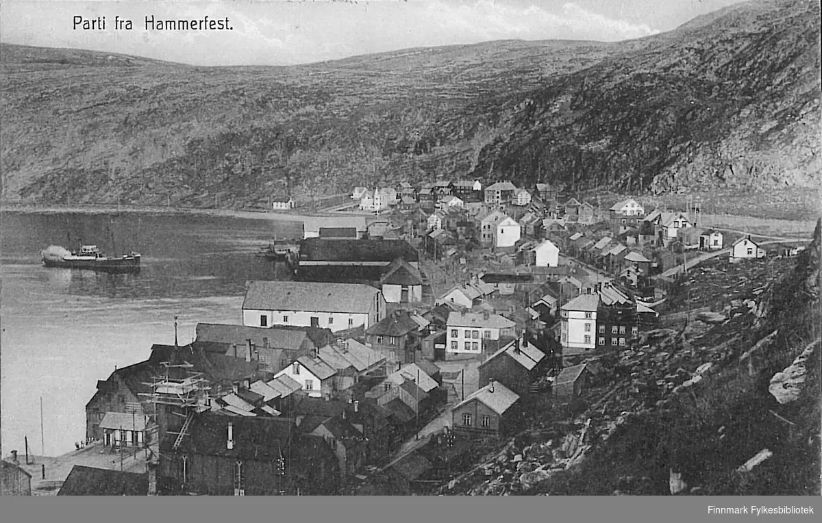 Postkort med motiv fra Hammerfest. Kortet er sendt til Arthur og Kirsten Buck på Hasvik og er sendt fra Hammerfest i januar 1913.