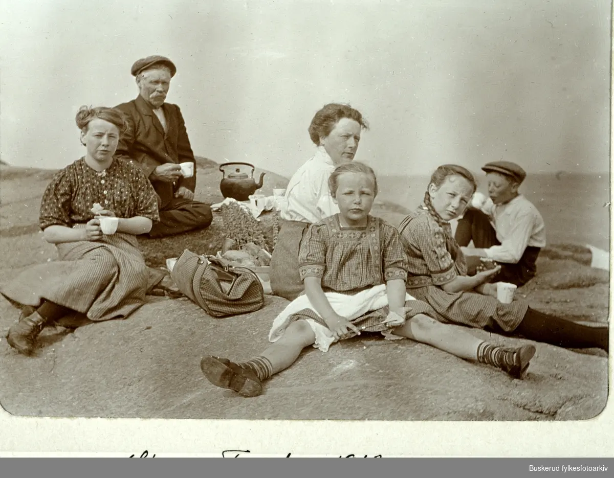 Utflukt til Store Færder i 1912

Bache familien