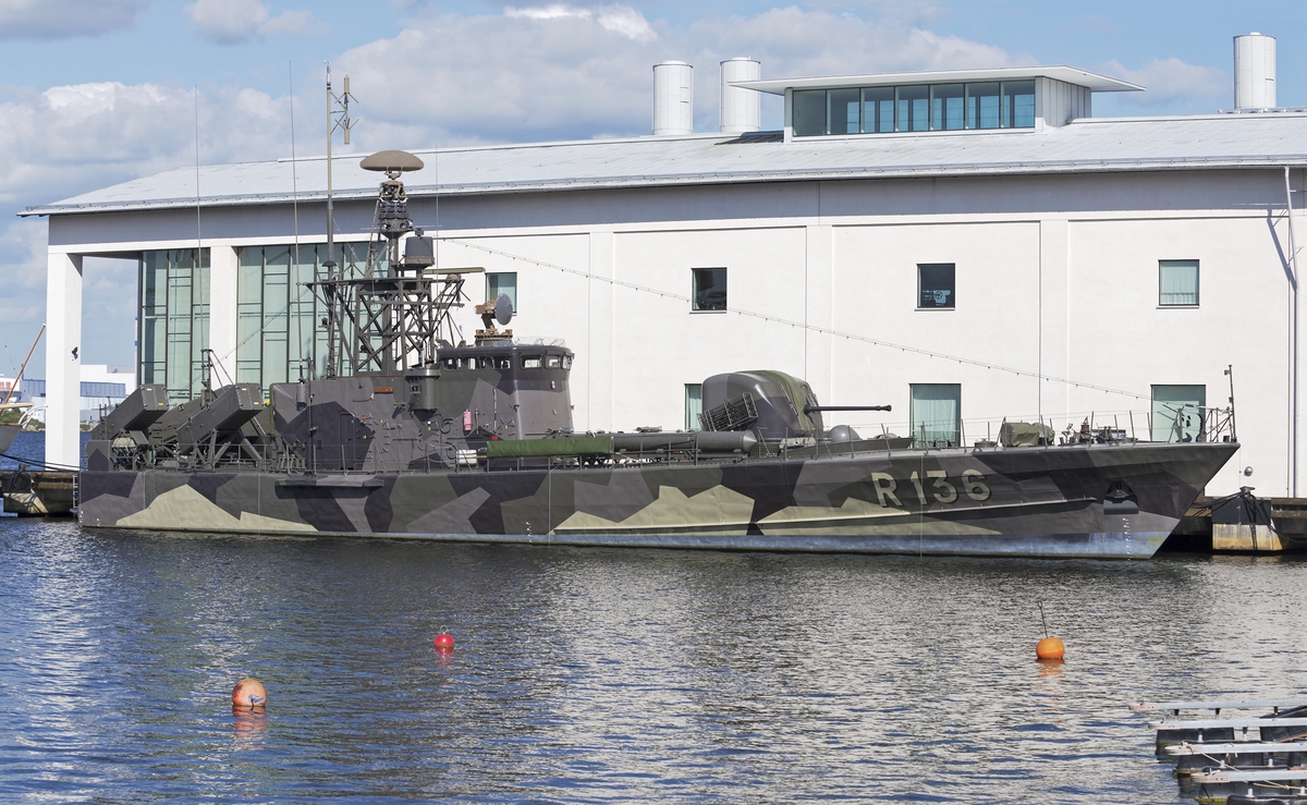 Musei robotbåten HMS VÄSTERVIK förankrad intill Marinmuseum.