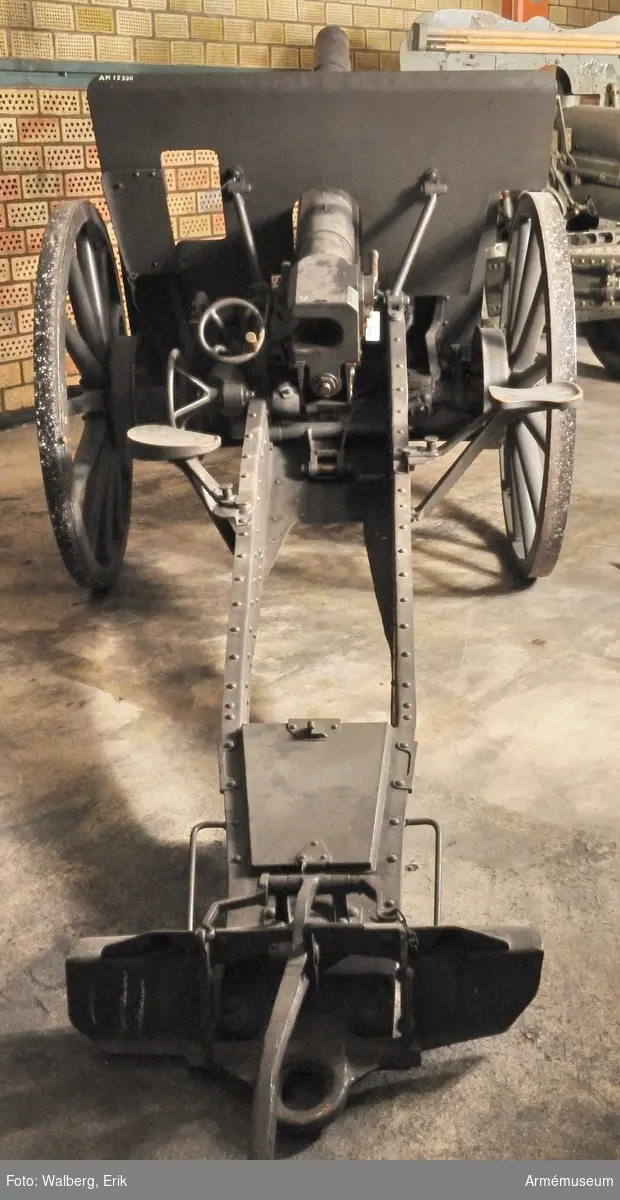 Grupp F I.                                                    
Försökslavett. Lavetten delvis tillverkad av lavett till 7 cm kanon m/1902.