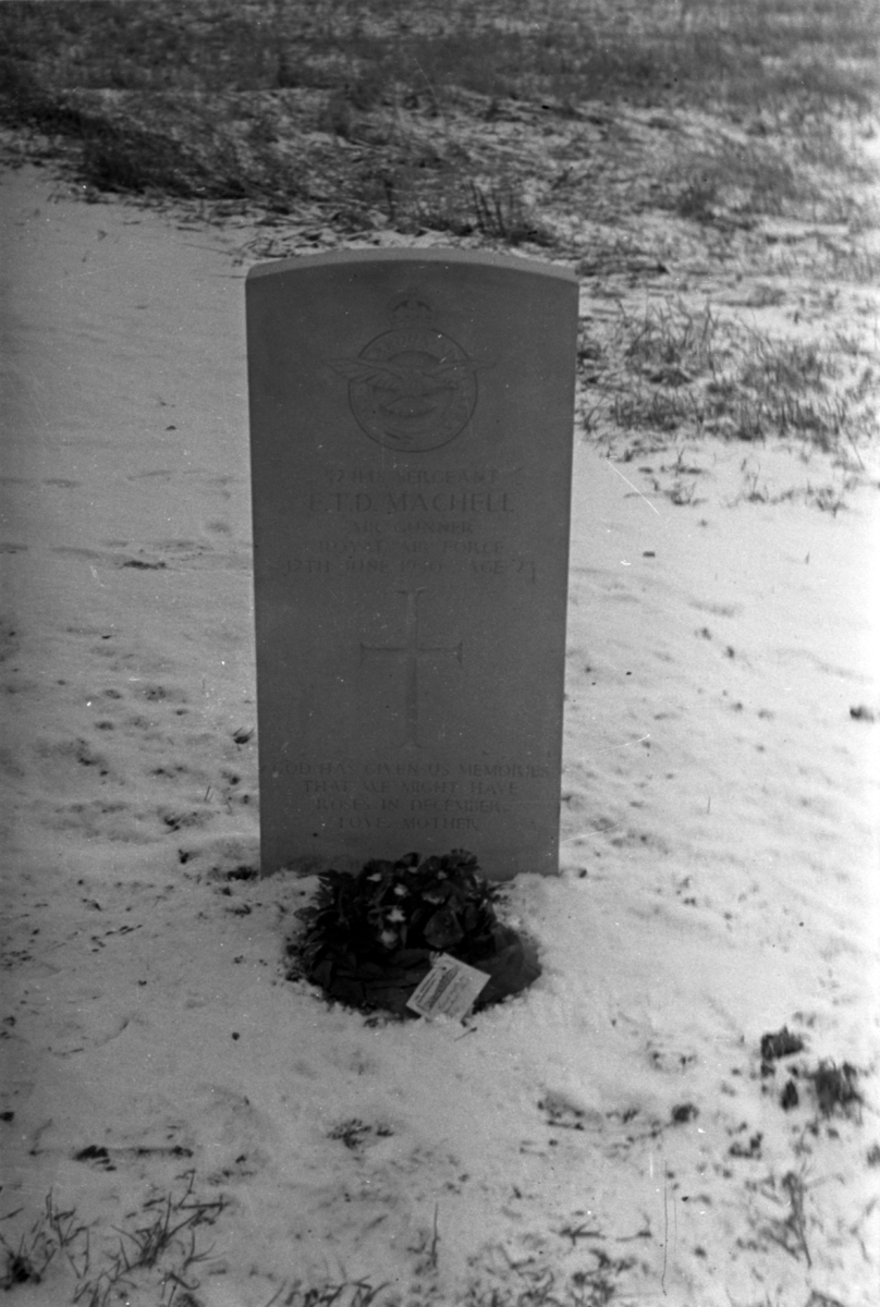 Gravstedet til Sargeant RAF E.T.D. Machell på Stavne kirkegård
