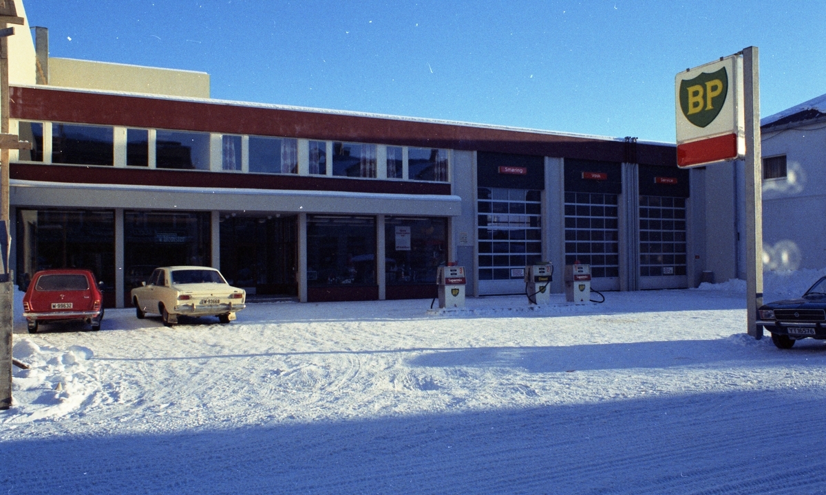 Yngve Steiros nye BP-bensinstasjon i Strandgata på Sortland 1973