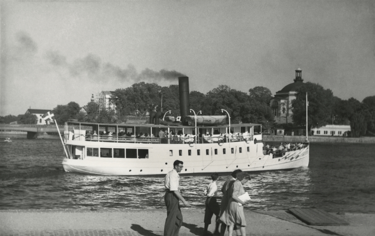 Foto i juni 1948. Här förhyrd av Waxholms Nya Ångfartygs AB.