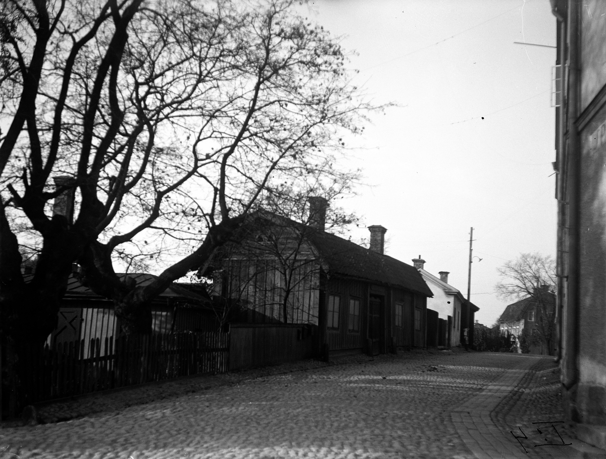 Skeppare Barkströms gård (Höns-Lasse) vid Östra Långgatan, 1933. Fotograf: E. Sörman Fotokopia finns.