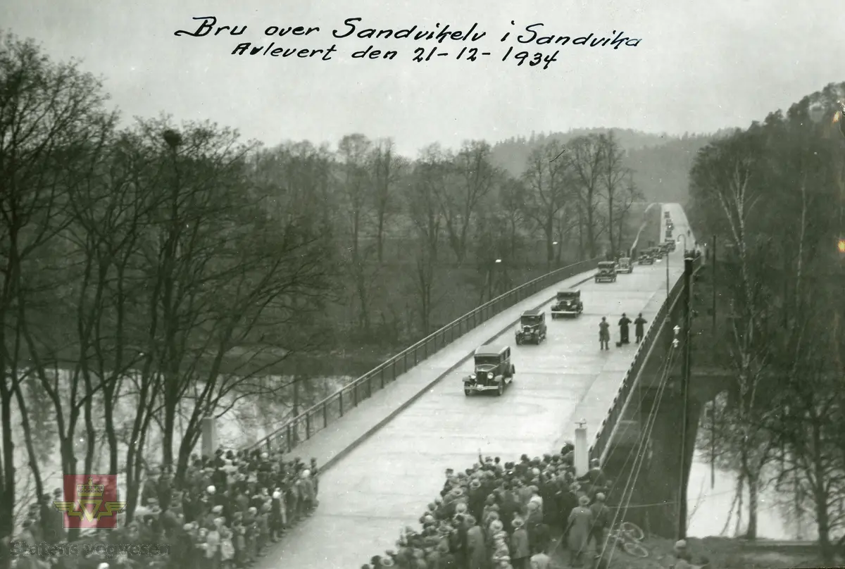 Album fra 1940. I følge merking på bildet: "Bru over Sandvikelv i Sandvika. Avlevert den 21-12-1934".