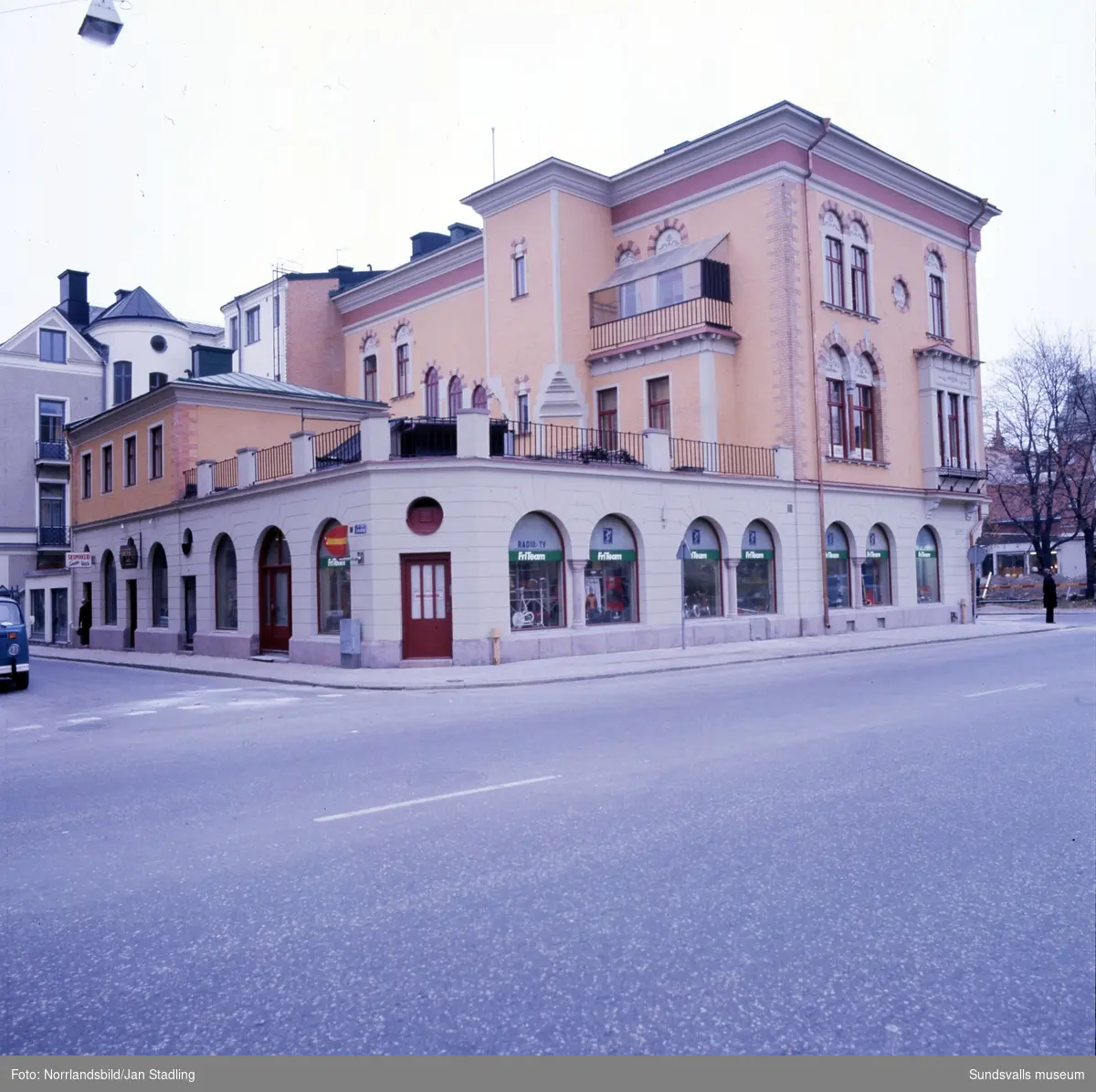 Exteriörbilder av det Wikströmska huset vid Köpmangatan-Esplanaden.